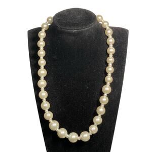 Vintage Chunky White Faux Pearl Statement Necklace Graduated Beaded Design 16 in